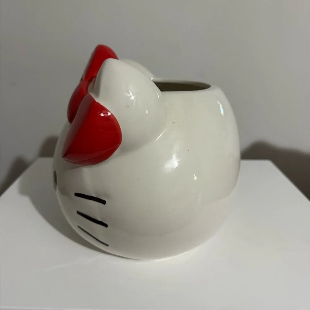 Hello Kitty White Ceramic  planter with Red Bow
